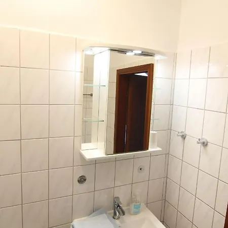 Kapitaenshaus-lassen-zimmer-robinson-crusoe ゲストハウス ヴェスターラント