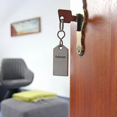 Kapitaenshaus-lassen-zimmer-robinson-crusoe ゲストハウス ヴェスターラント